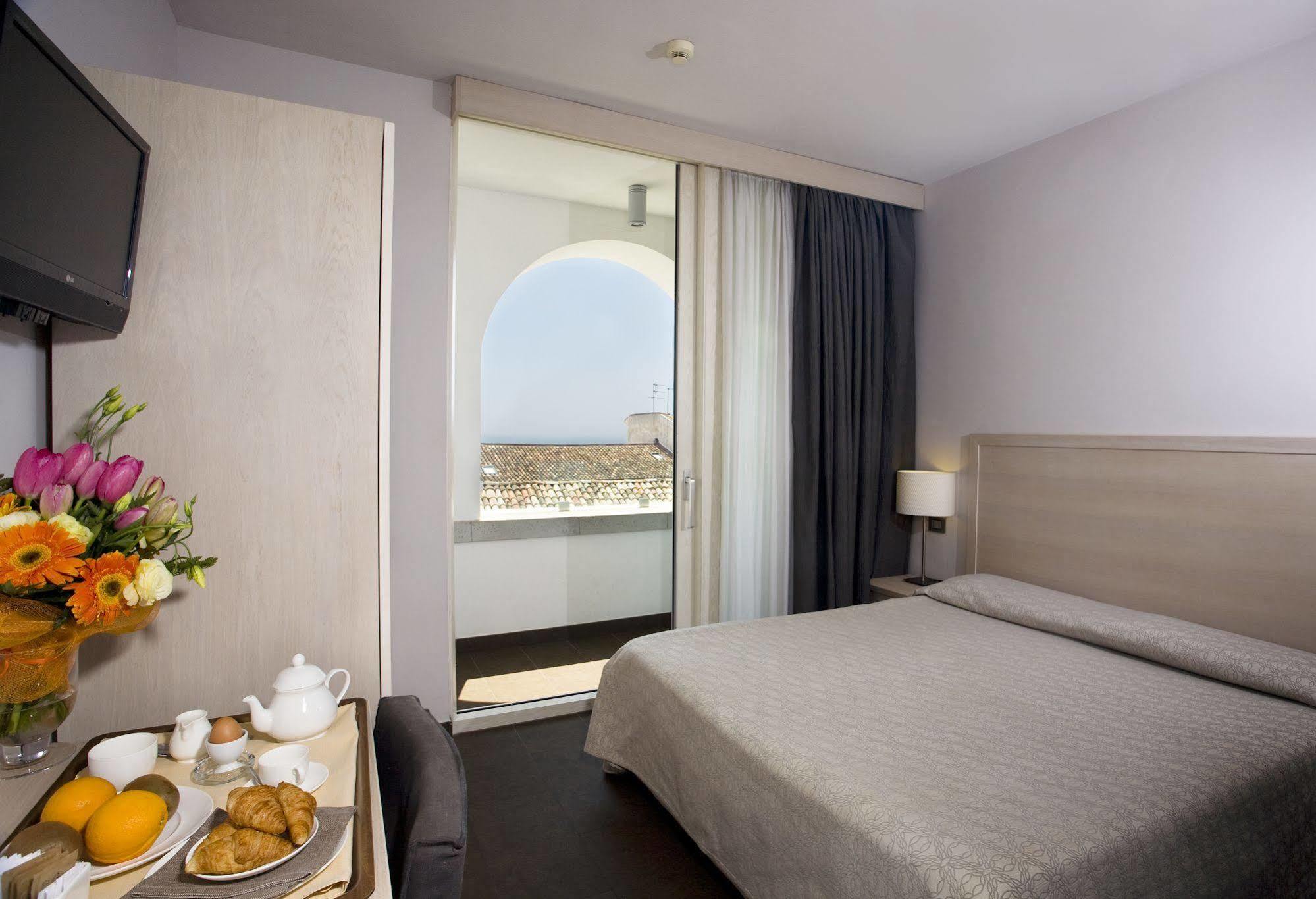 Il Piccolo Giardino Gh ***Superior Hotel ตาออร์มินา ภายนอก รูปภาพ